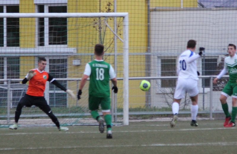 Neuberger (Nr. 10) trifft zum 2:0 für den SVR