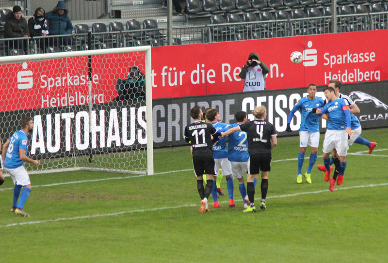 Knipping köpft gegen zwei Bochumer zum 1:0