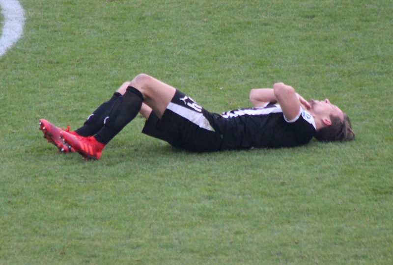 Knipping wurde mit einem Schlag an den Hals von Ganvoula niedergestreckt