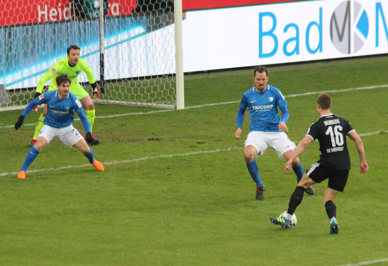 Geburtstagskind Behrens legt quer auf Schleusener ...