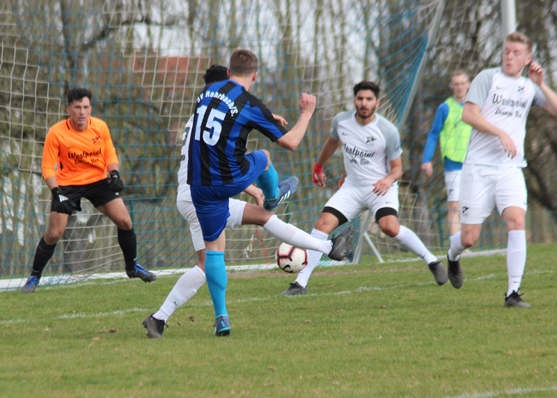 Authenrieths Torschuss wird geblockt