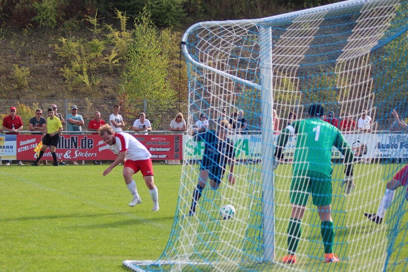 Rohrbacher Torgefahr vor dem TSV-Gehäuse