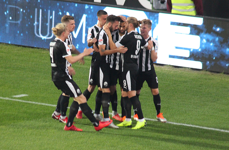 Torjubel bei den Schwarz-Weißen