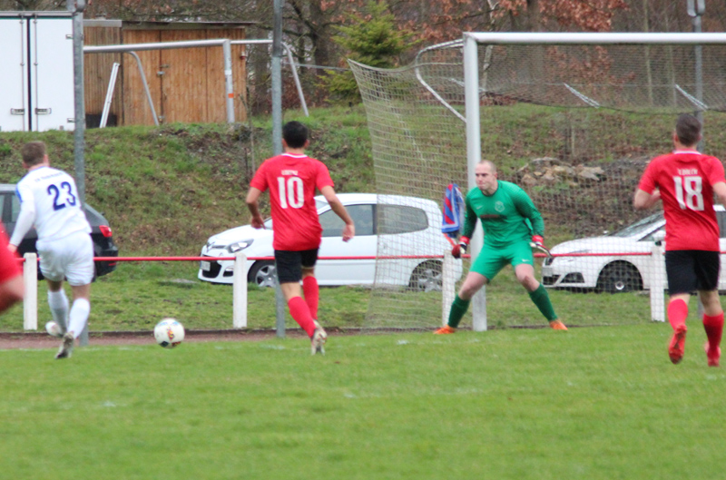 Dowalil verfehlt knapp das Tor