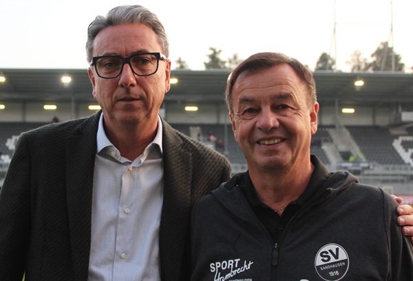 Präsident Machmeier (li.) dankt Schork für sein bisheriges Engagement und wünscht ihm künftig alles Gute