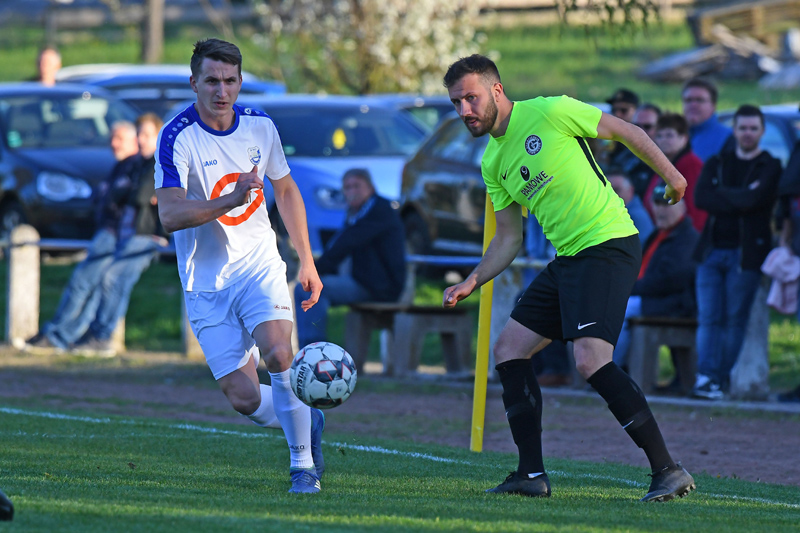 Hack (li.) kommt hier einen Schritt zu spät