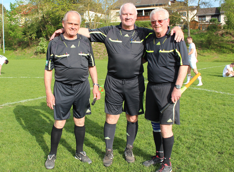 Die Kreisliga-Helden von links: Walter Hees, Folker Höfs und Lothar Becker