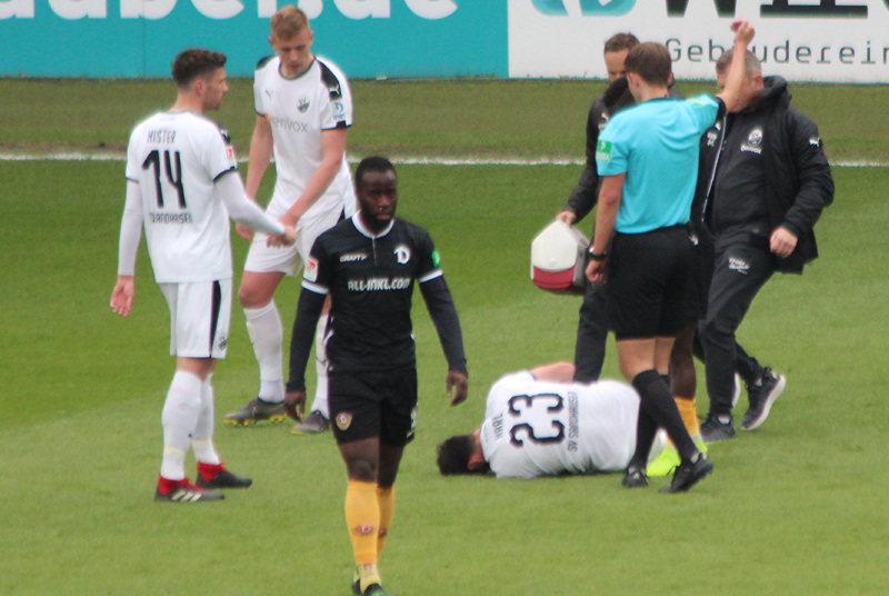 Karl muss verletzt raus