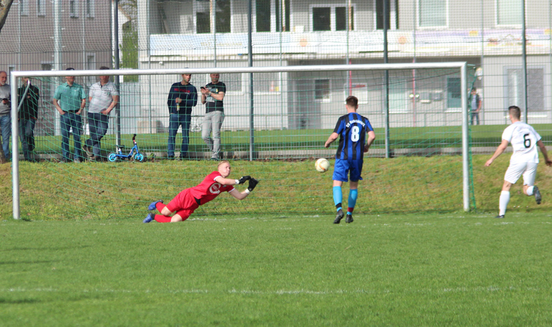 Romig pariert einen SG-Schuss