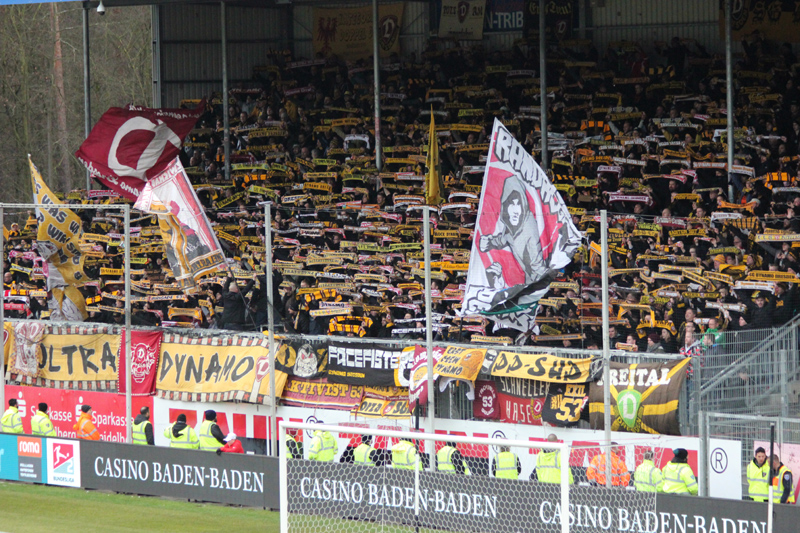 Vollbesetzter Dresdner Gästeblock