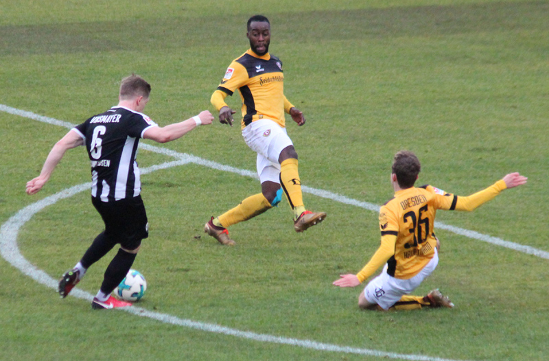 Denis Linsmayer mit Distanzschuss