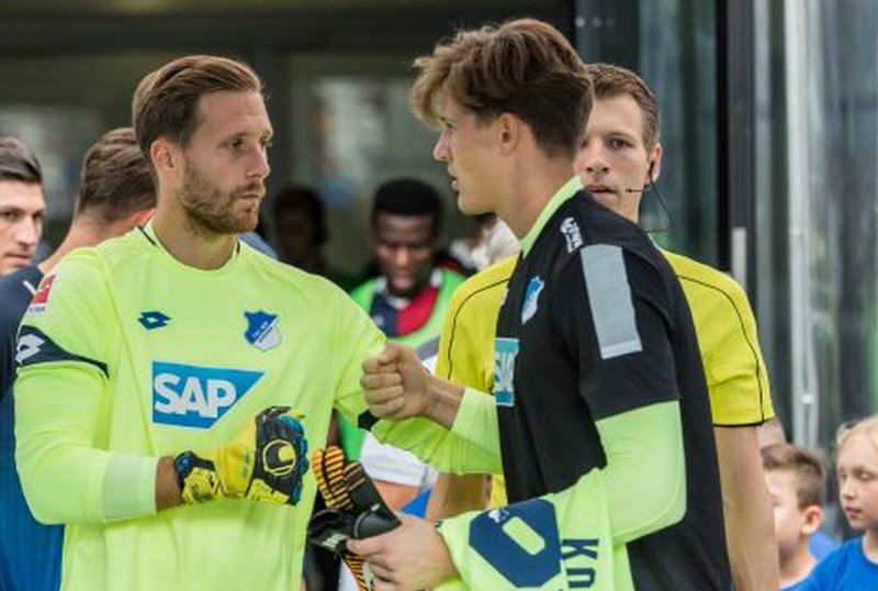 Kobel (re.) gilt längerfristig als Nachfolger von Stammkeeper Baumann als Nummer 1