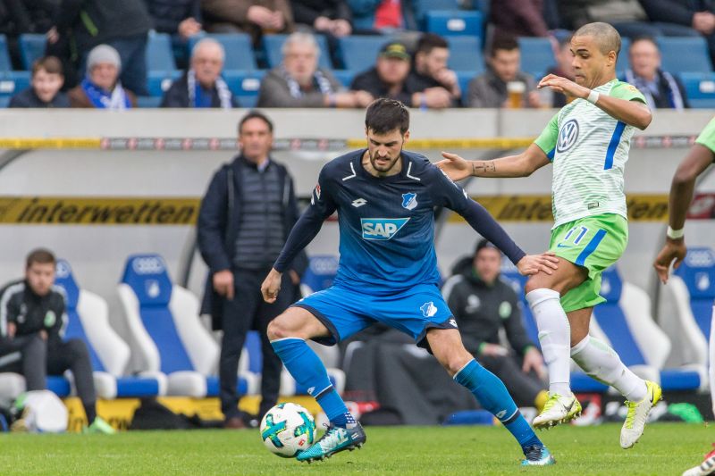 Grillitsch (li.) im Zweikampf