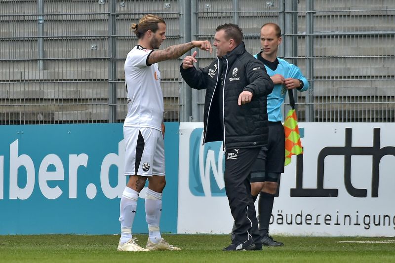 Diekmeier und Trainer Koschinat im engen Austausch