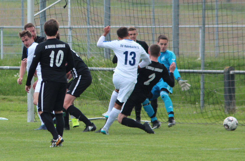 Marvin Ziegler (Nr. 13) trifft zum 3:3