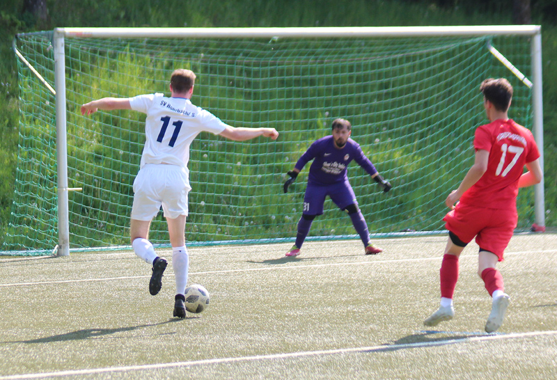 Ohlhauser frei vor dem Tor