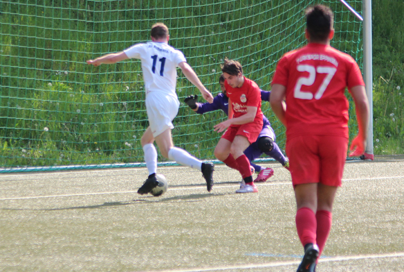 Ohlhauser (li.) vergibt eine gute Tormöglichkeit