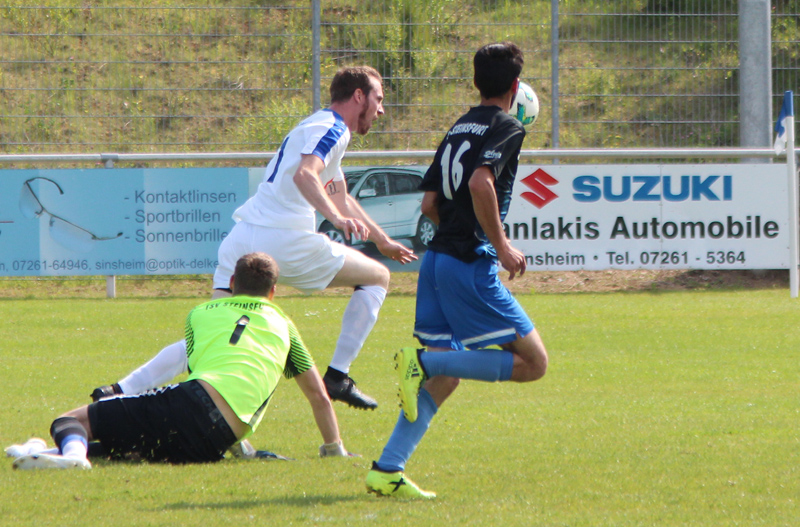 Ohlhauser umspielt den TSV-Keeper