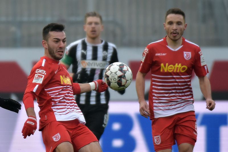 Sargis Adamyan (li.) hat sich in Regensburg zum Leistungsträger entwickelt - rechts Andreas Geipl
