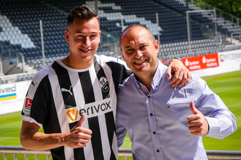 Mario Engels (li.) und Mikayil Kaba bei der Vorstellung im BWT-Stadion am Hardtwald
