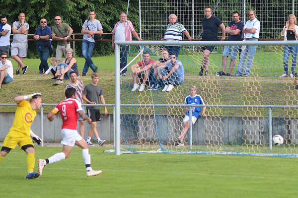 Raad lässt Torhüter Romig keine Chance - 3:0