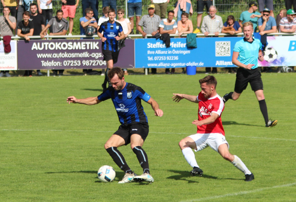 Dowalil (li.)schirmt den Ball ab