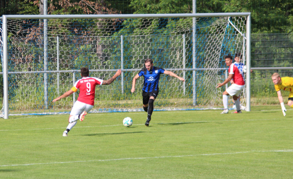 Heinlein klärt im letzten Moment vor Raad (Nr. 9)