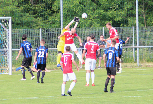 Romig verfehlt, doch Reinmuth köpft vorbei