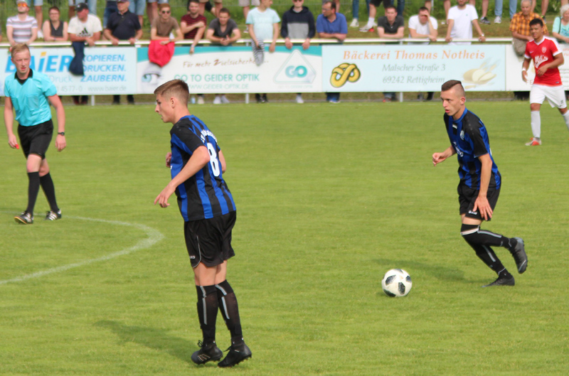 Dennis Bauer (re.) und Nils Reißfelder können auf eine erfolgreiche erste Senioren-Saison zurückblicken