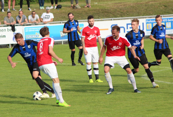 Hack geht hier als Zweikampfsieger hervor