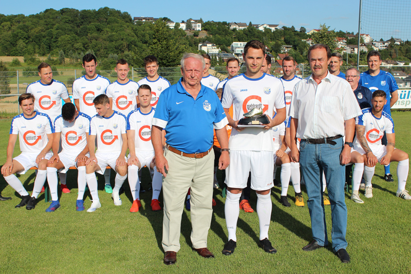 Ehrung für Torjäger Karolus