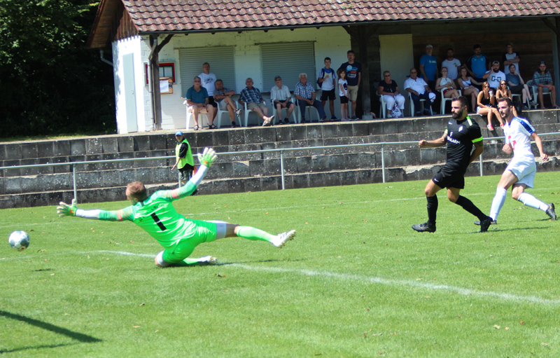 Beckmann (re.) scheitert an Fundis