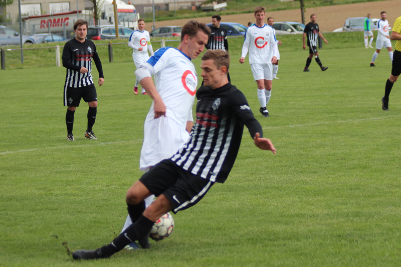 Fabian Hack verlädt seinen Gegenspieler