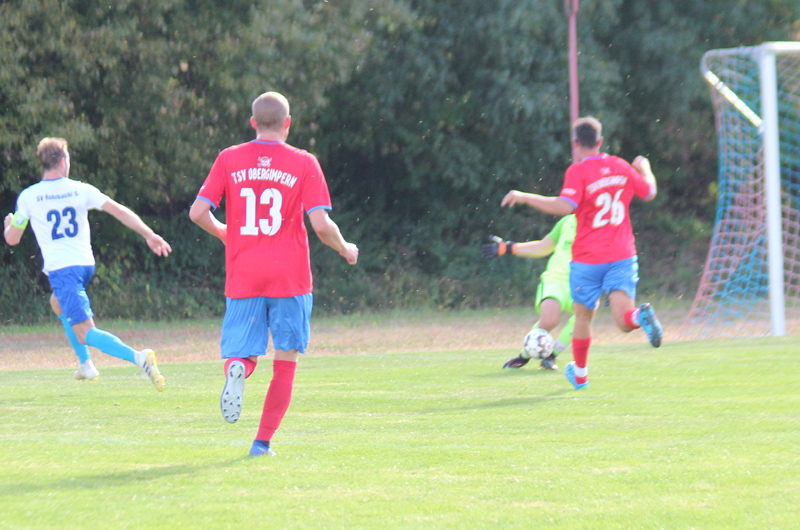 Simon Dowalil scheitert aus spitzem Winkel am Torhüter