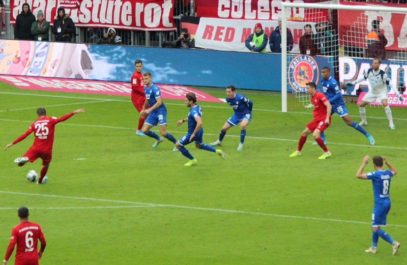 Müller beim Torschuss