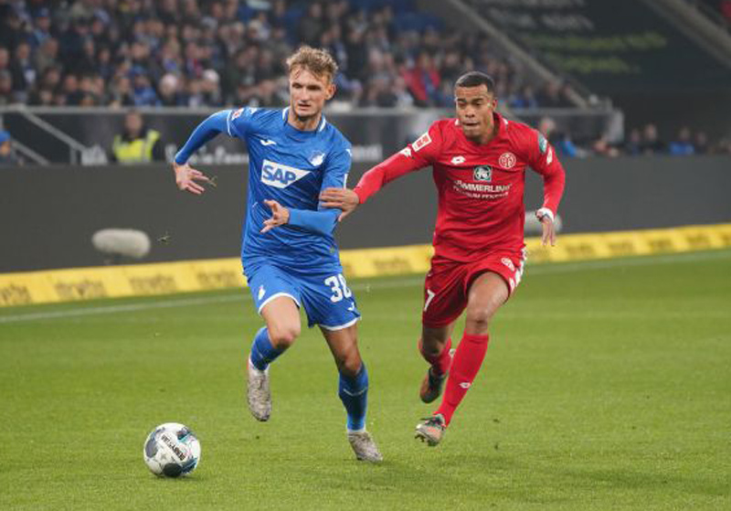 Posch (li.) im Laufduell