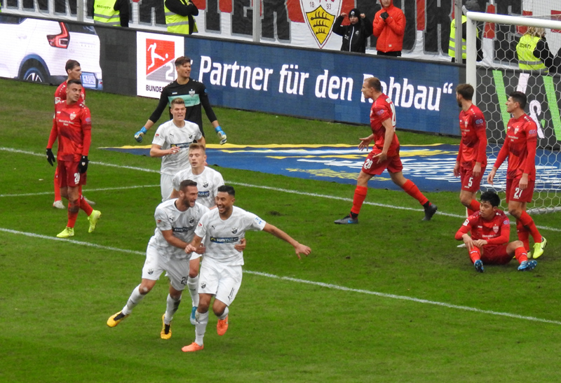 Torjubel beim Matchwinner Bouhaddouz