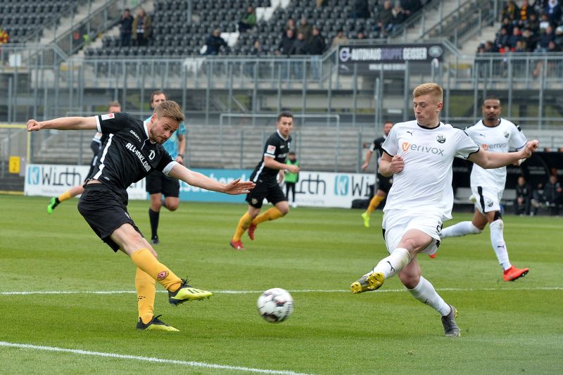 Alexandr Zhirov (re.) gegen Lucas Röser