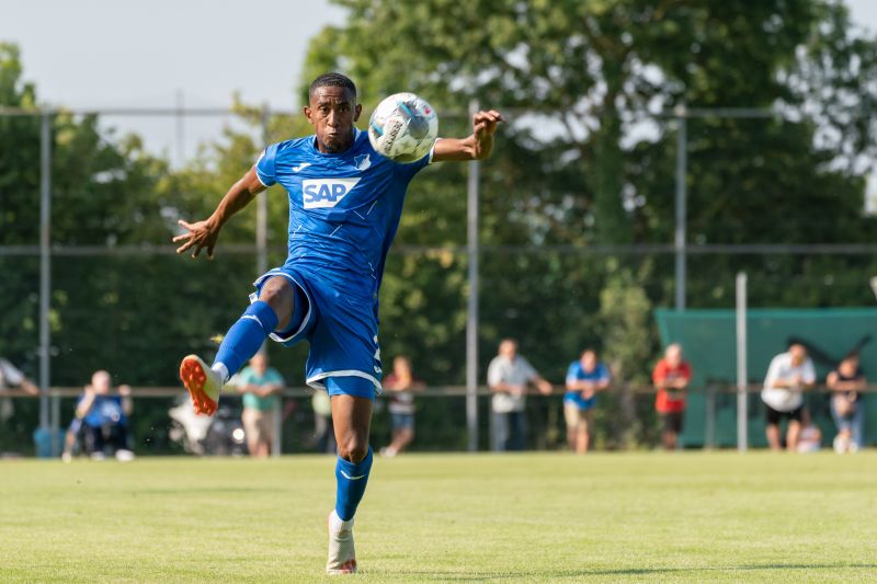 Brenet wird nach Arnheim verliehen