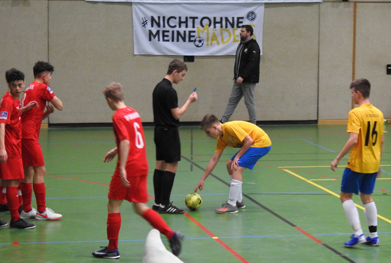 Seel beim Freistoß gegen Sandhausen