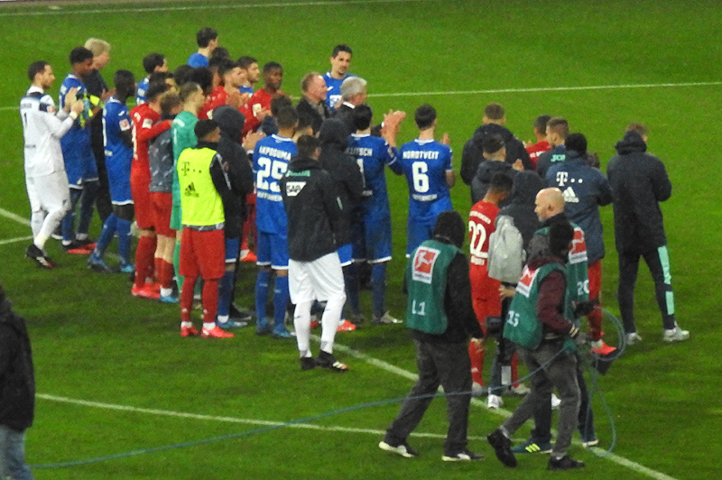 Solidarität vor der TSG-Fankurve