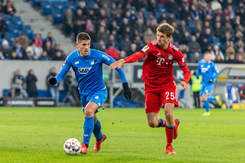 Kramaric (li.) im Duell mit Müller