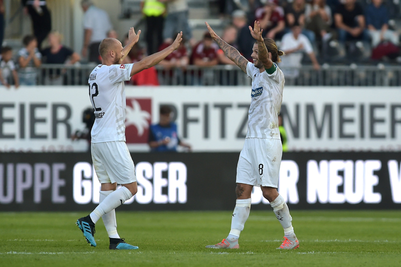 Freude beim SV Sandhausen über den wertvollen Punktgewinn in Bochum: Links Nauber, rechts Diekmeier.