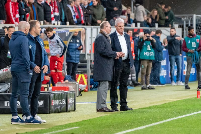 Rummenigge und Hopp am Spielfeldrand