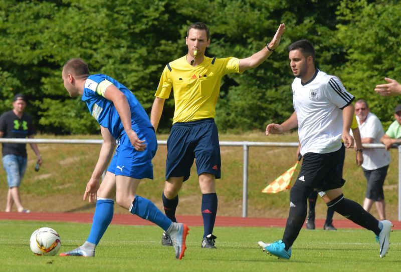 Ettner ist regelmäßig auch als Schiedsrichter im Einsatz