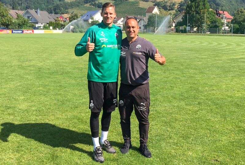 Heerwagen (li.) bei seiner Vorstellung in Sandhausen