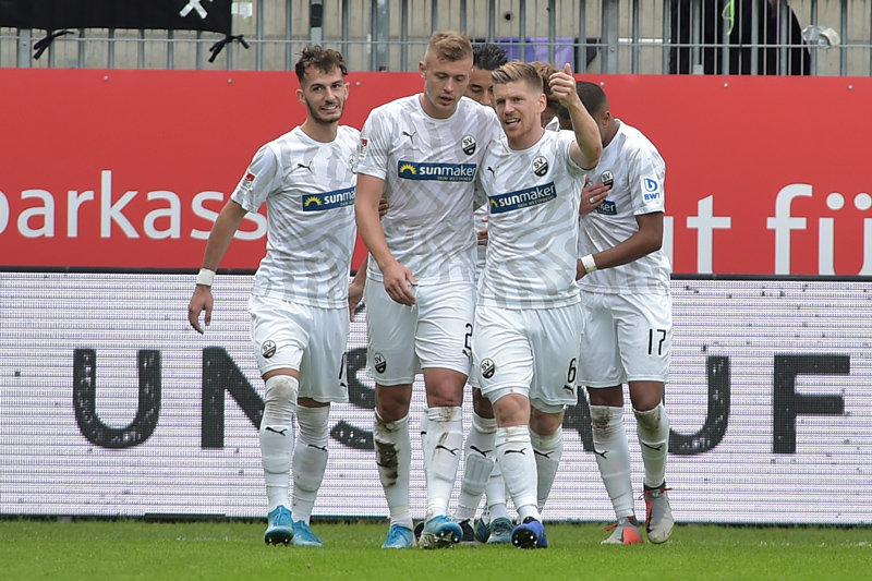 Eine zuletzt eher seltene Szene: Sandhausens Spieler freuen sich über einen Zweitligasieg.