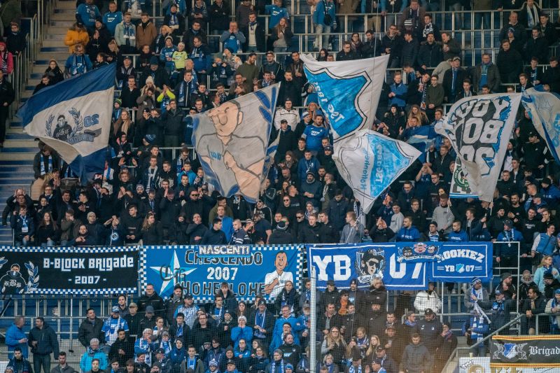 Die Young Boyz unterstützen die Mannschaft lautstark und leidenschaftlich bei Heim- und Auswärtsspielen