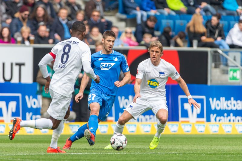 Top-Torjäger Andrej Kramaric (Mitte) fehlt den Kraichgauern beim Re-Start gegen Hertha BSC Berlin