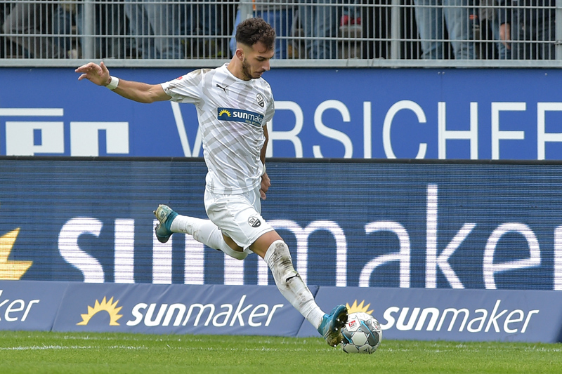 Ein Distanzschuss von Paqarada verfehlte nur knapp das gegnerische Tor